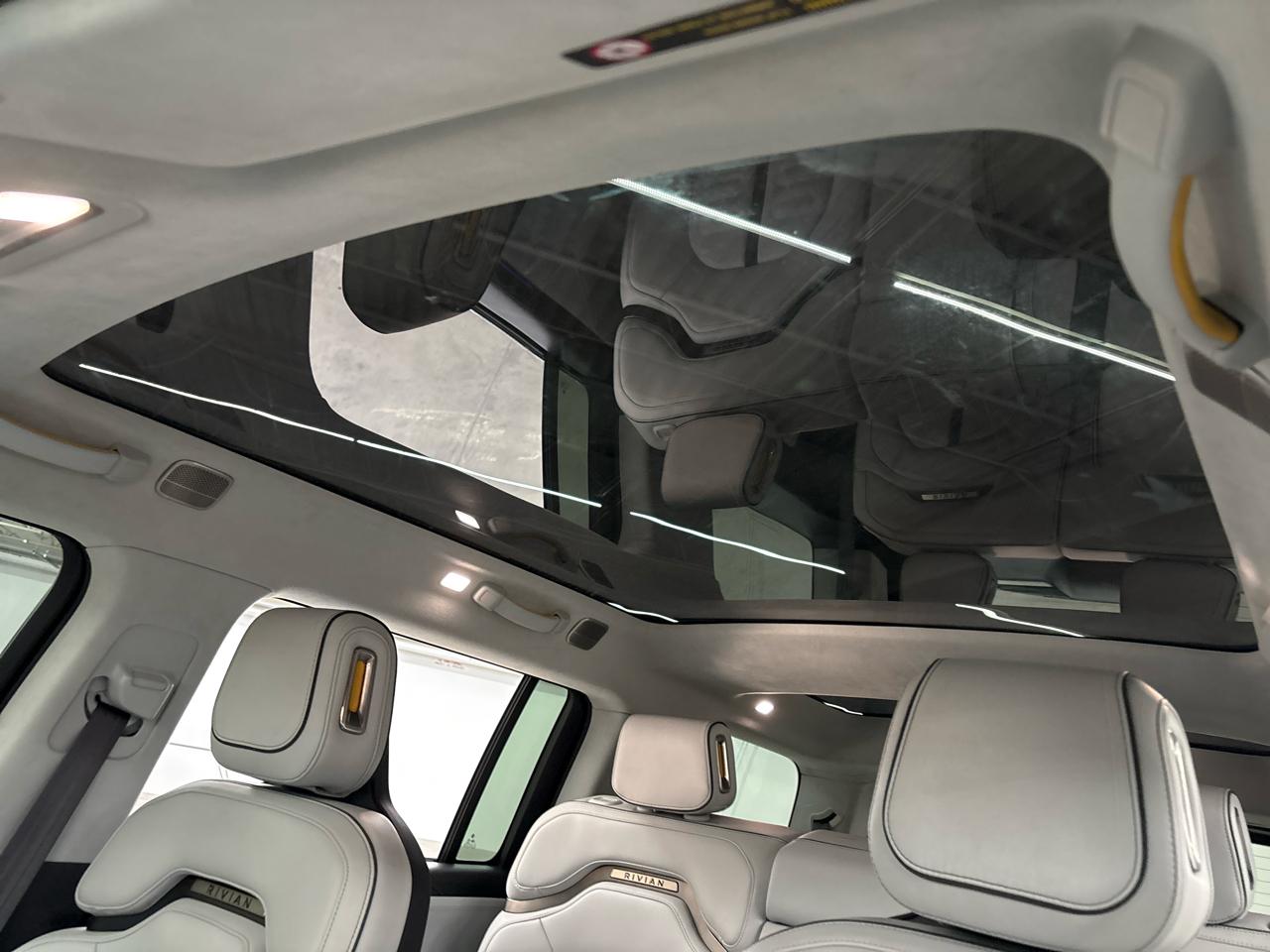 Rivian R1S Adventure 2023