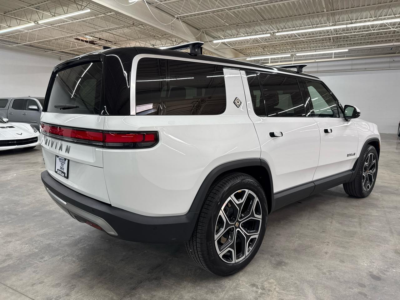 Rivian R1S Adventure Dual-Motor Max Pack 2025