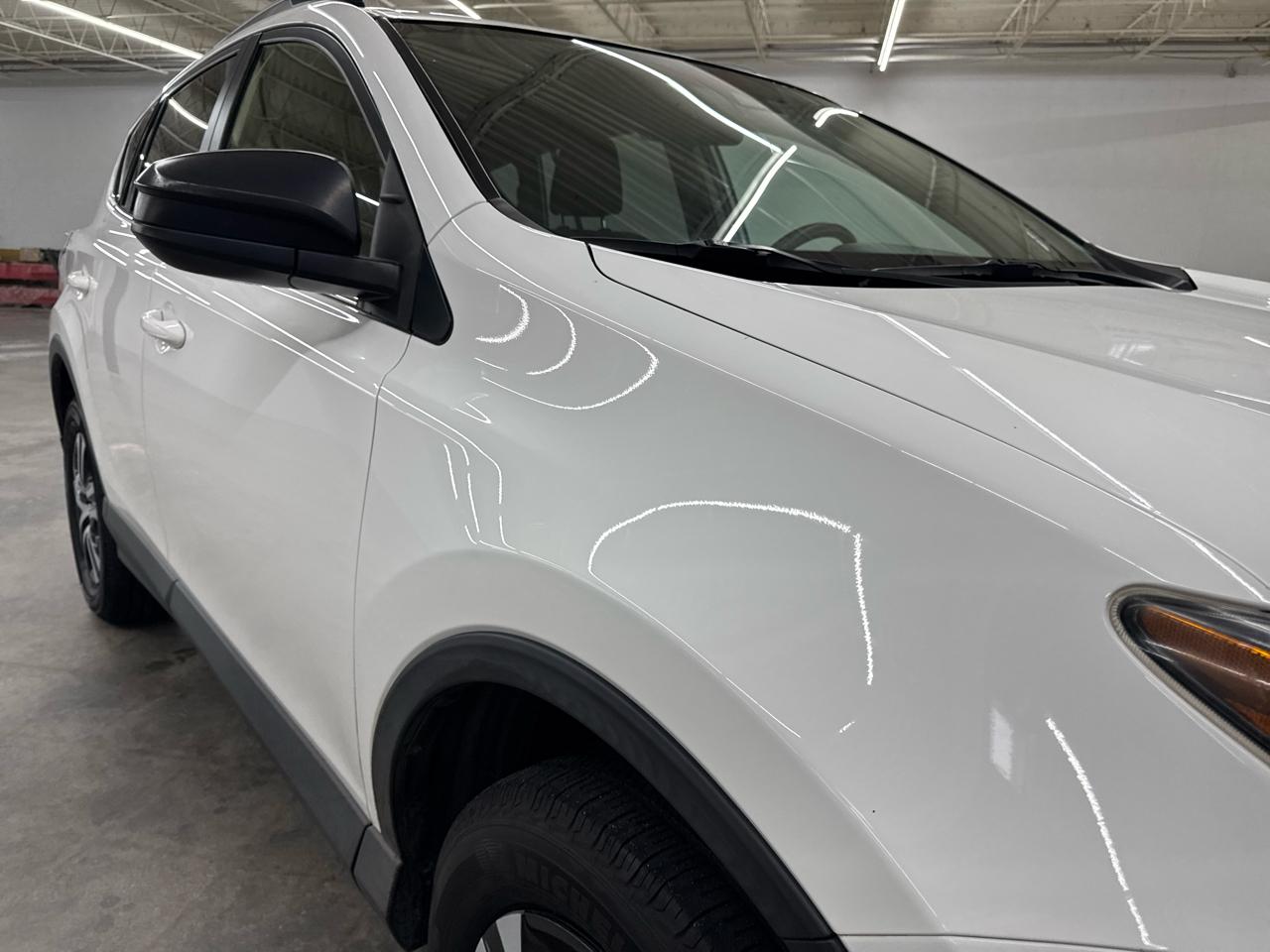 Toyota RAV4 LE FWD (Natl) 2018