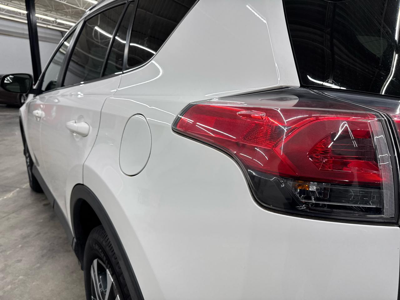 Toyota RAV4 LE FWD (Natl) 2018