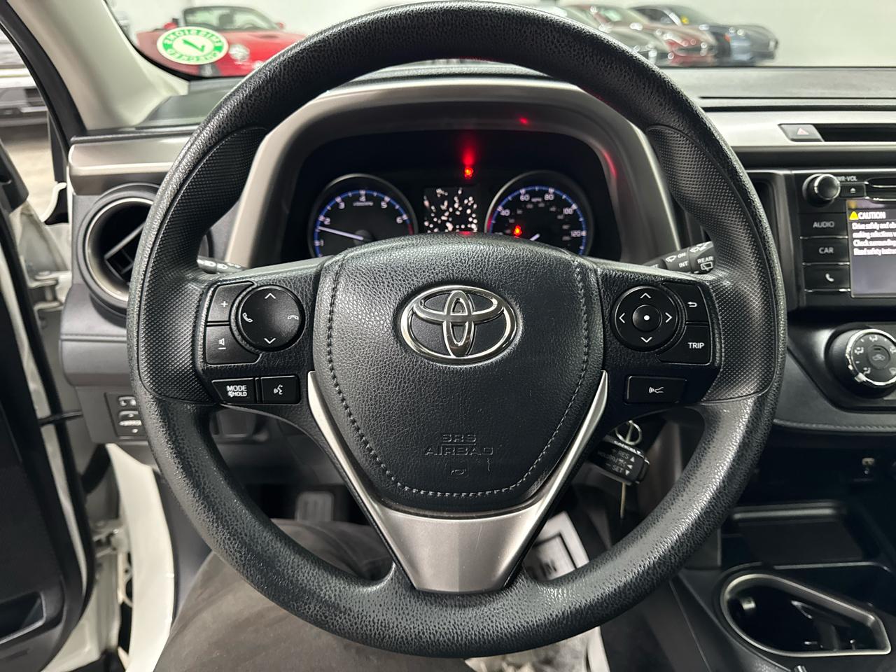 Toyota RAV4 LE FWD (Natl) 2018