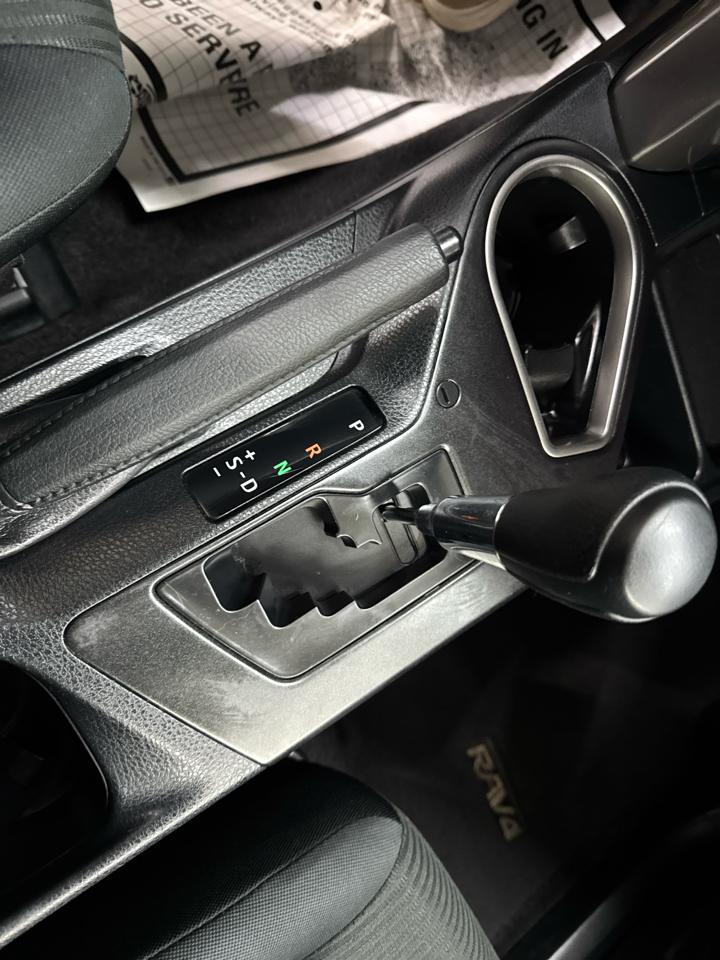Toyota RAV4 LE FWD (Natl) 2018