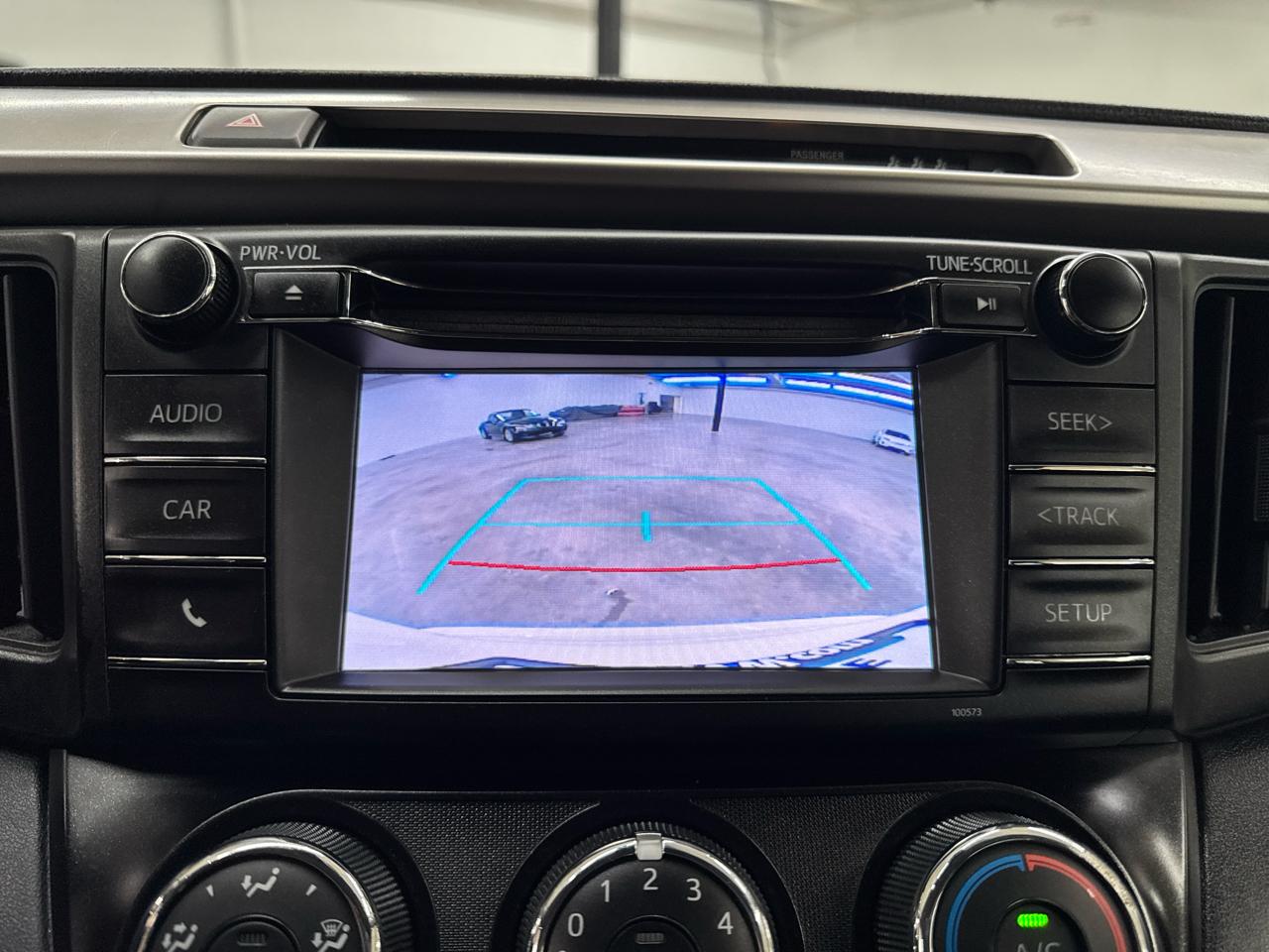 Toyota RAV4 LE FWD (Natl) 2018