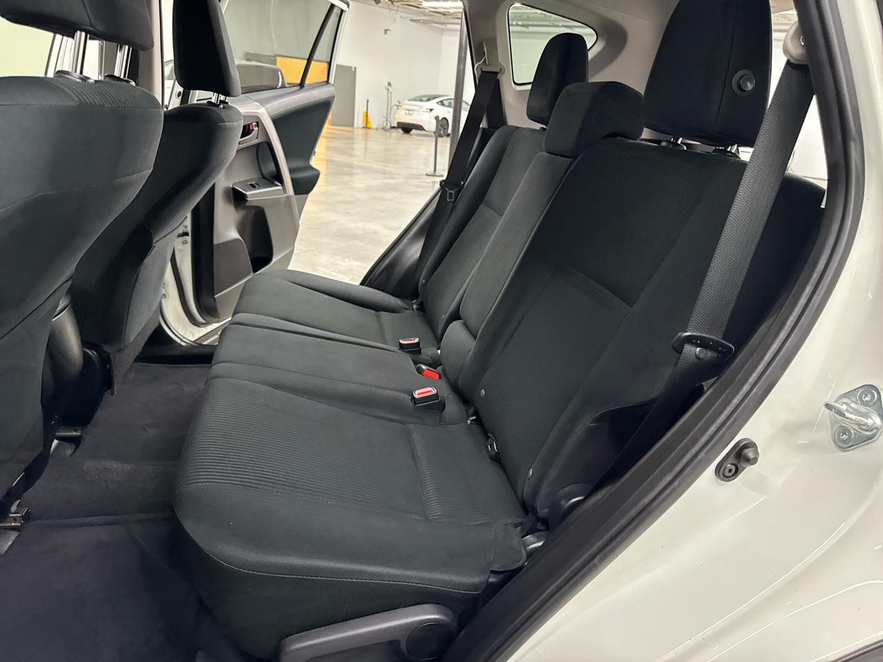 Toyota RAV4 LE FWD (Natl) 2018