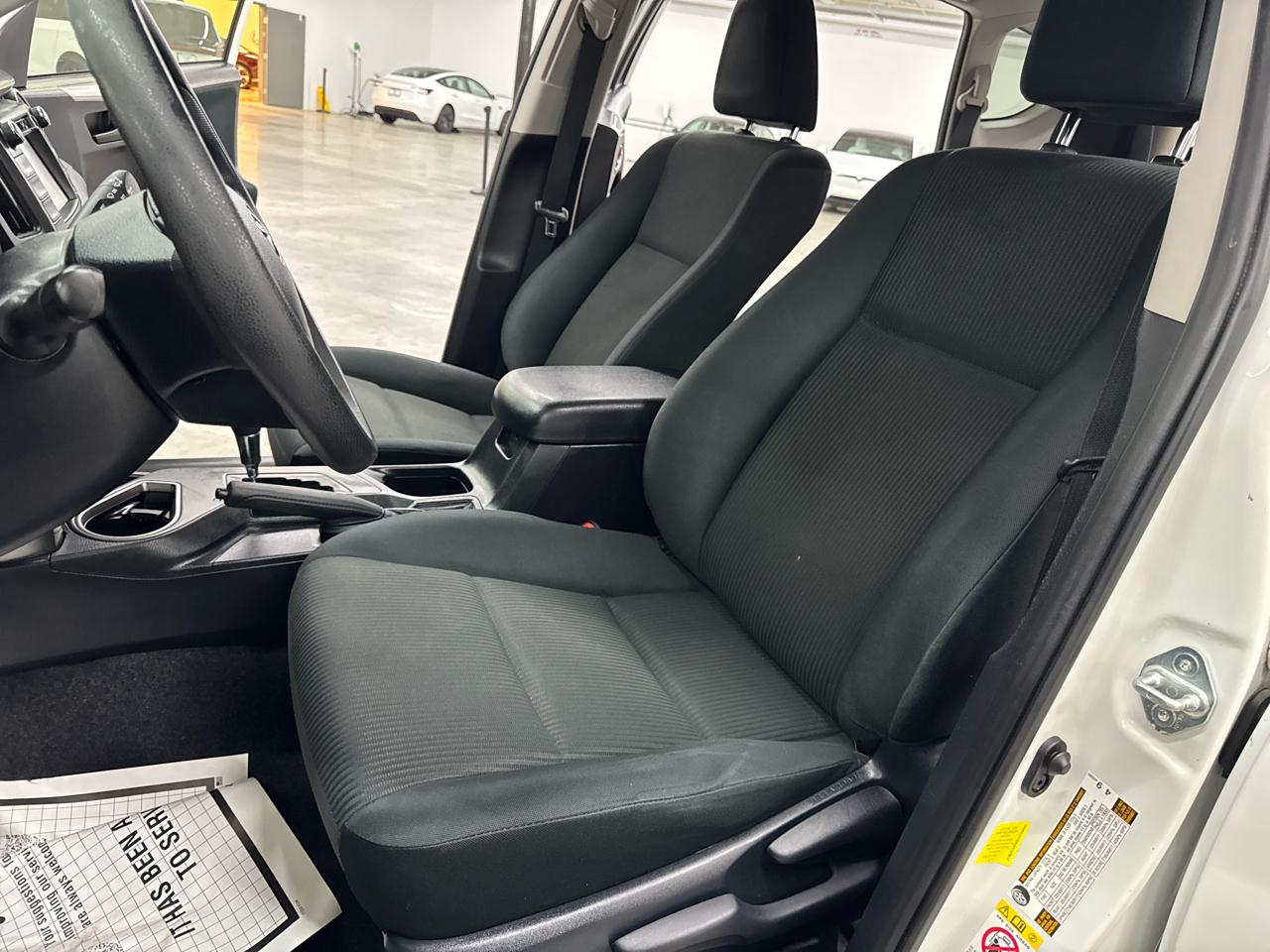 Toyota RAV4 LE FWD (Natl) 2018