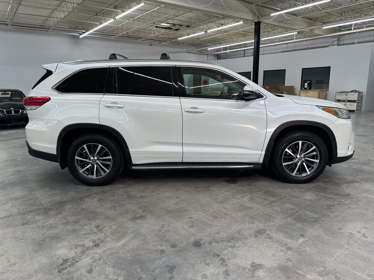 Toyota Highlander XLE V6 AWD (Natl) 2017