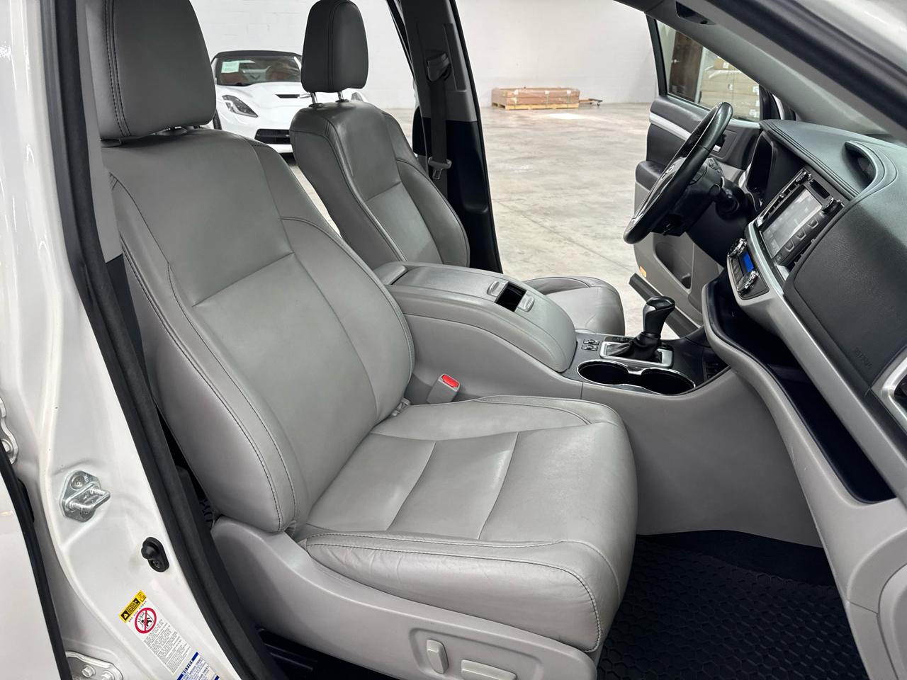 Toyota Highlander XLE V6 AWD (Natl) 2017
