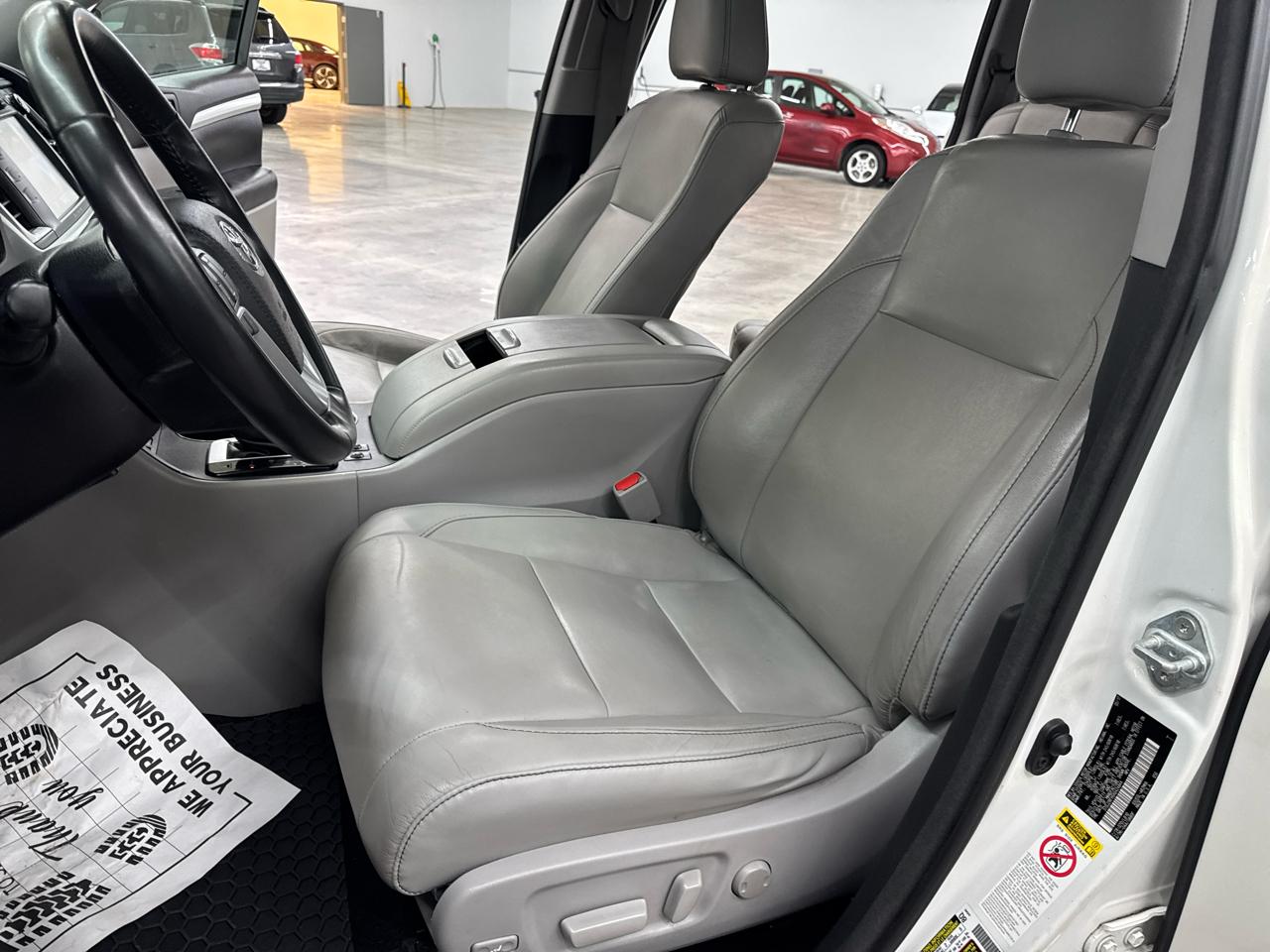 Toyota Highlander XLE V6 AWD (Natl) 2017