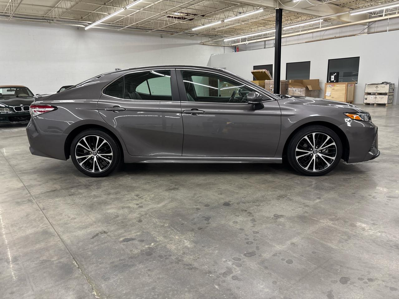 Toyota Camry SE 2019