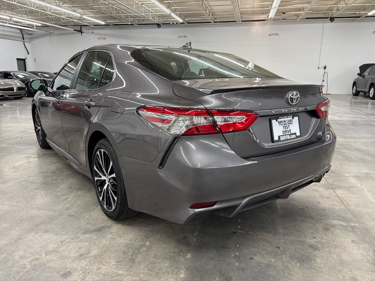 Toyota Camry SE 2019