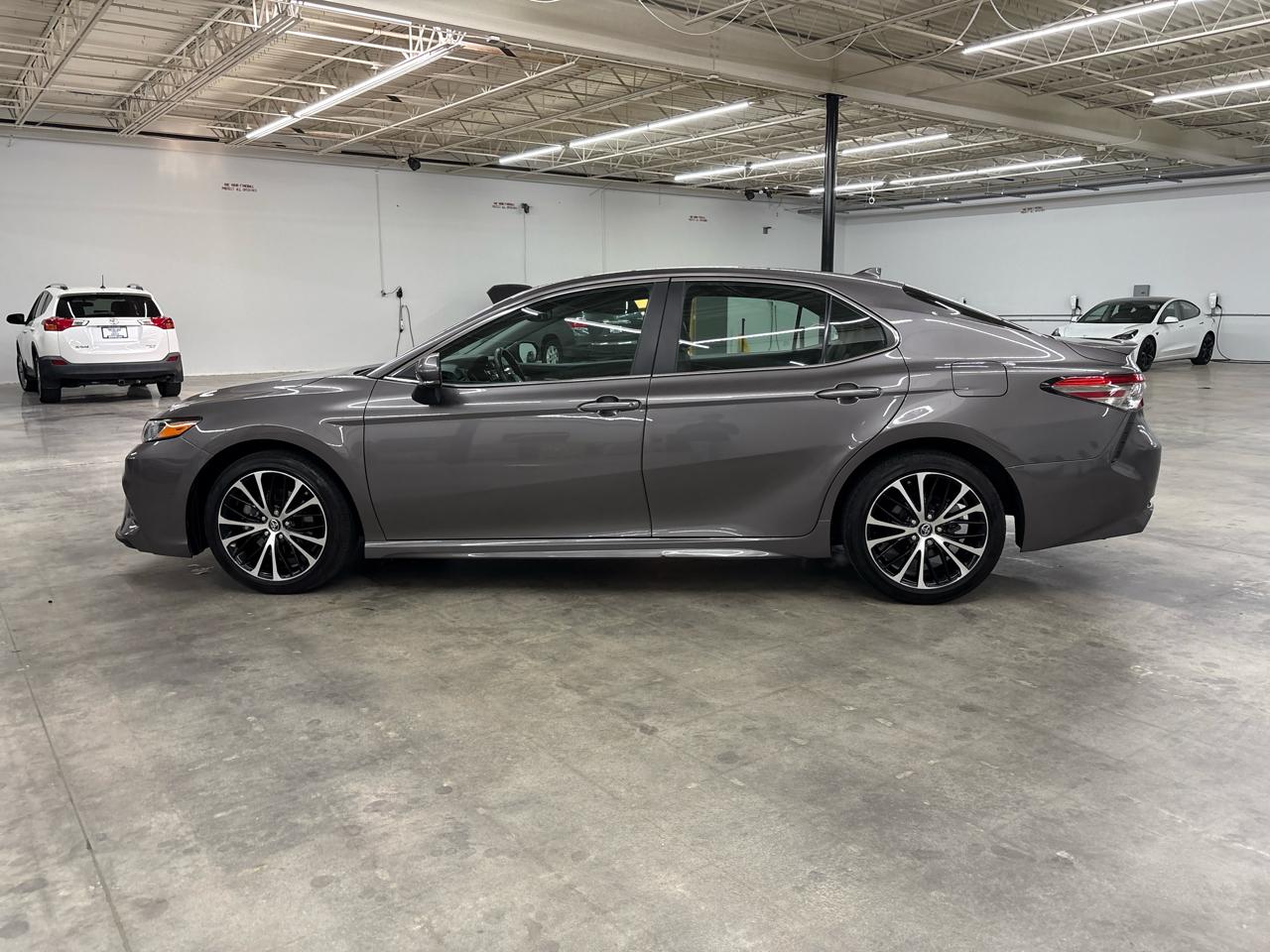Toyota Camry SE 2019