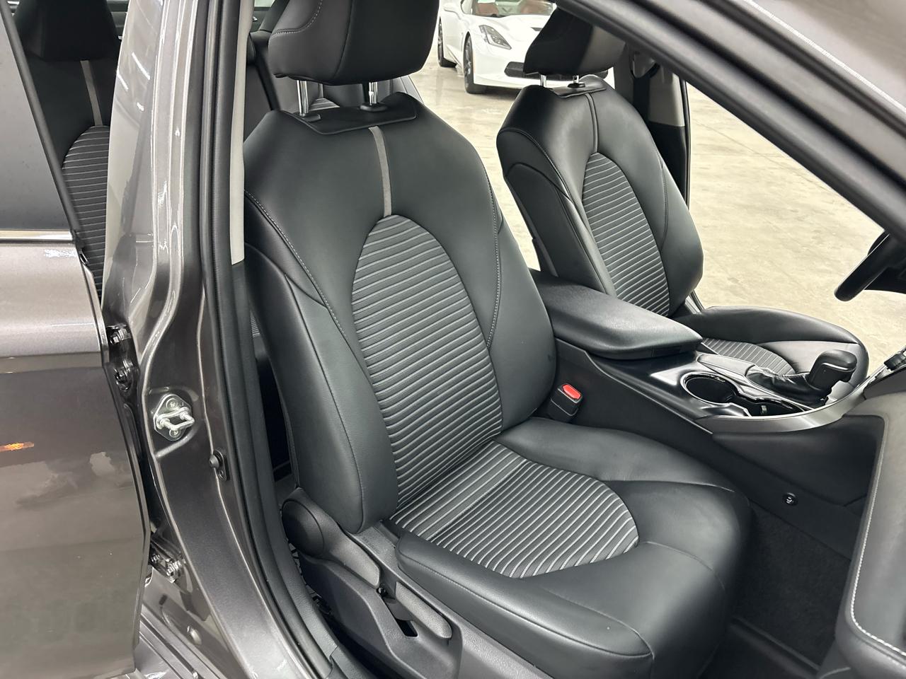 Toyota Camry SE 2019