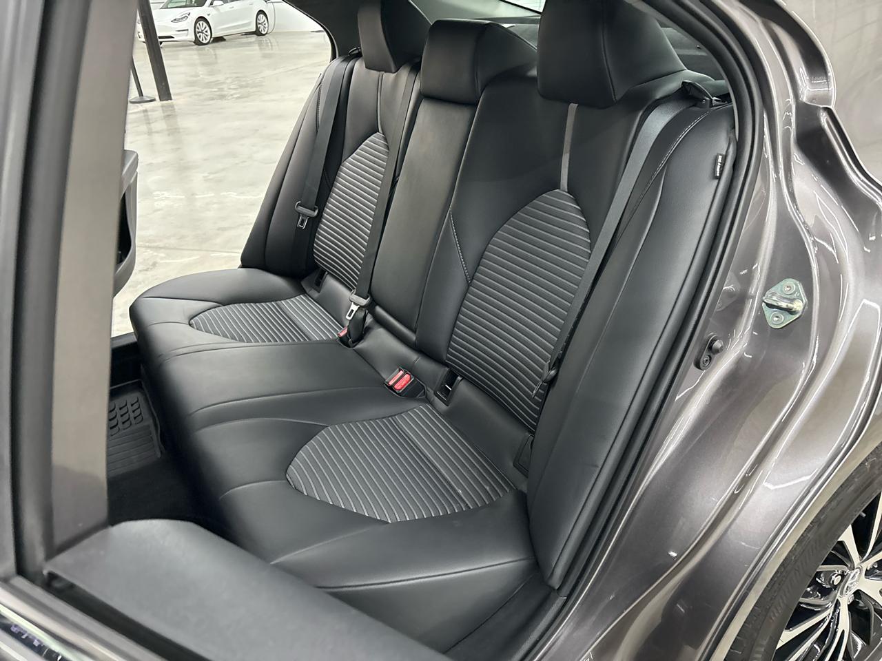 Toyota Camry SE 2019