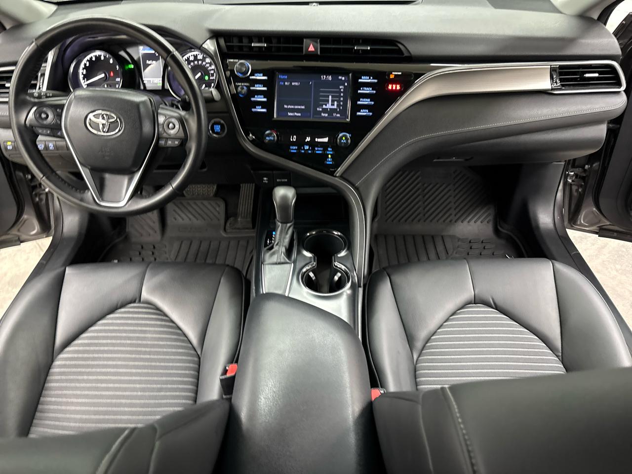 Toyota Camry SE 2019