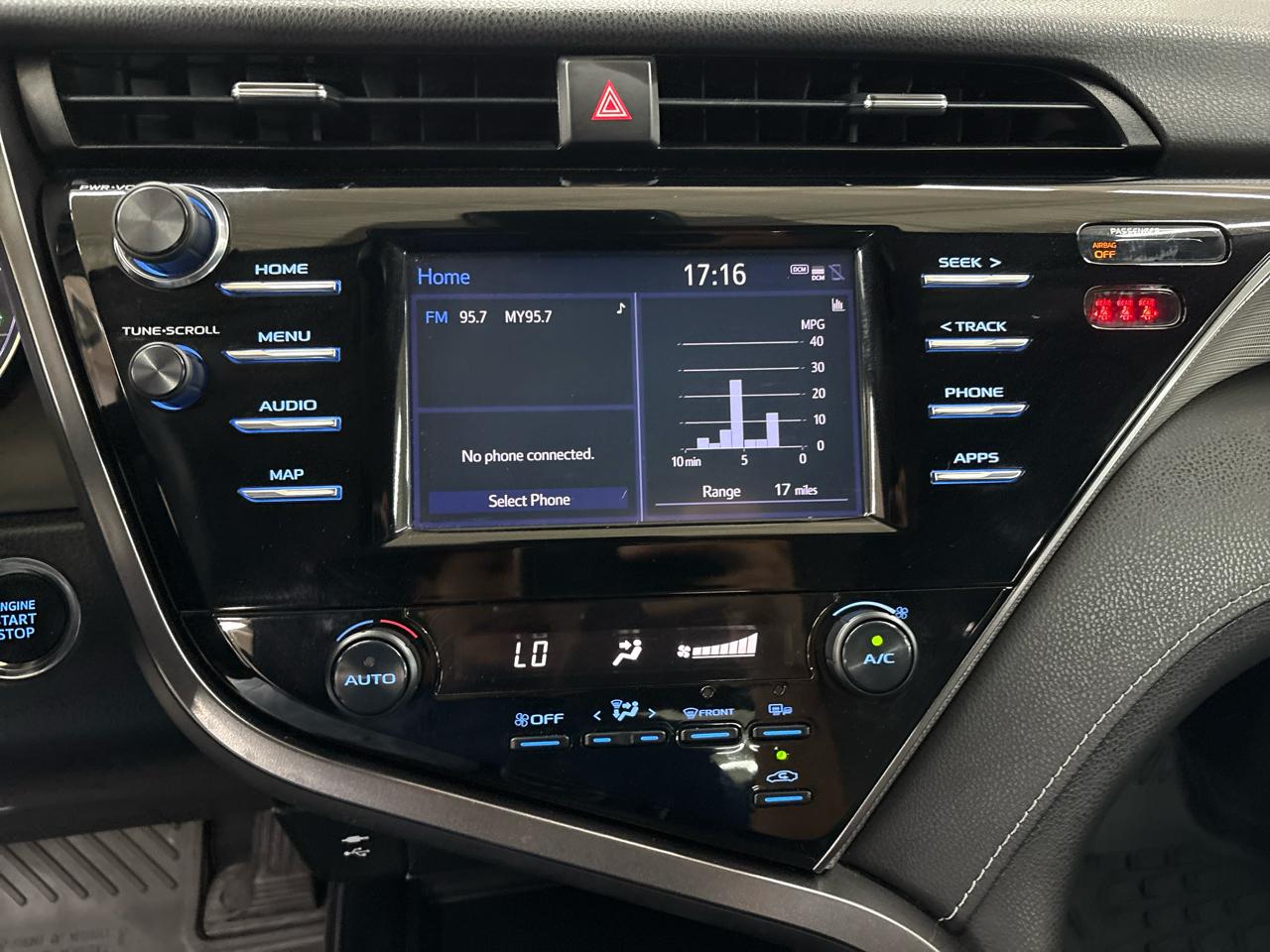 Toyota Camry SE 2019
