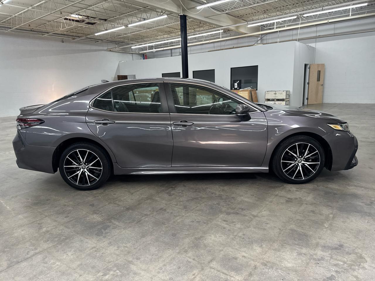 Toyota Camry SE Auto (Natl) 2022