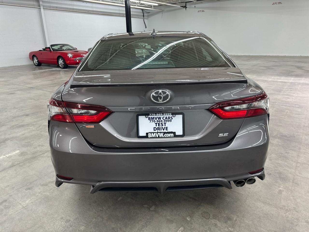 Toyota Camry SE Auto (Natl) 2022
