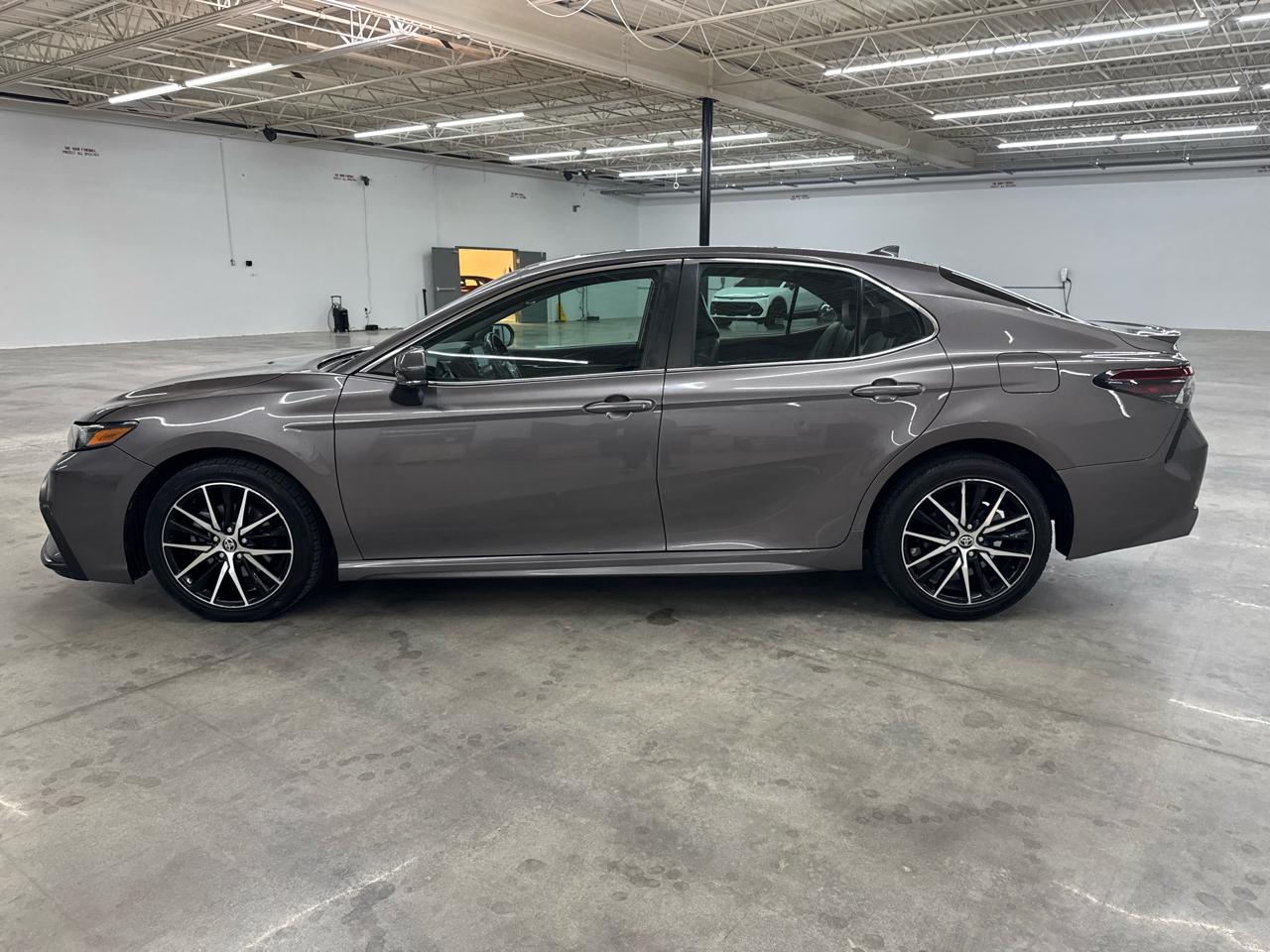 Toyota Camry SE Auto (Natl) 2022