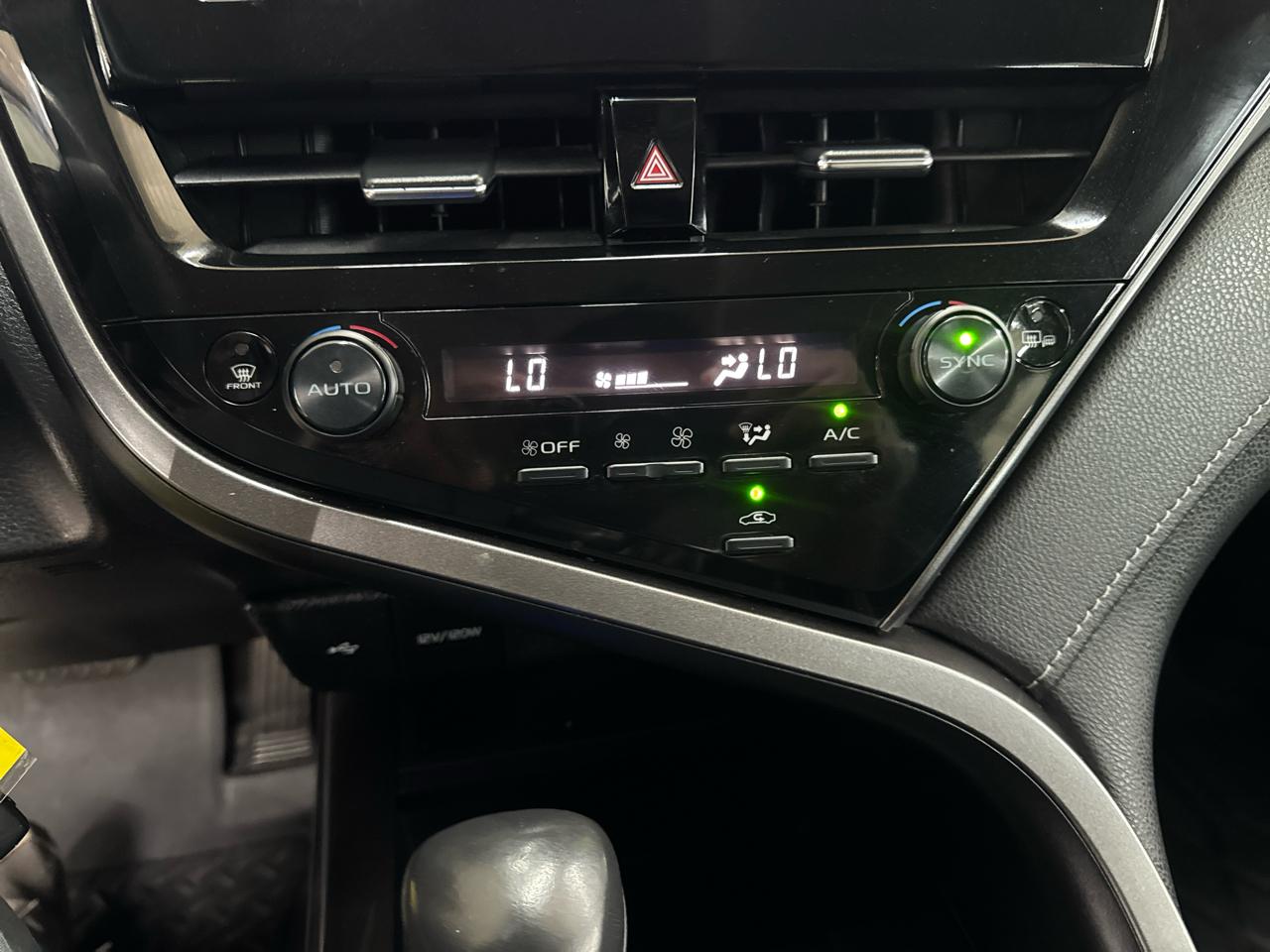 Toyota Camry SE Auto (Natl) 2022