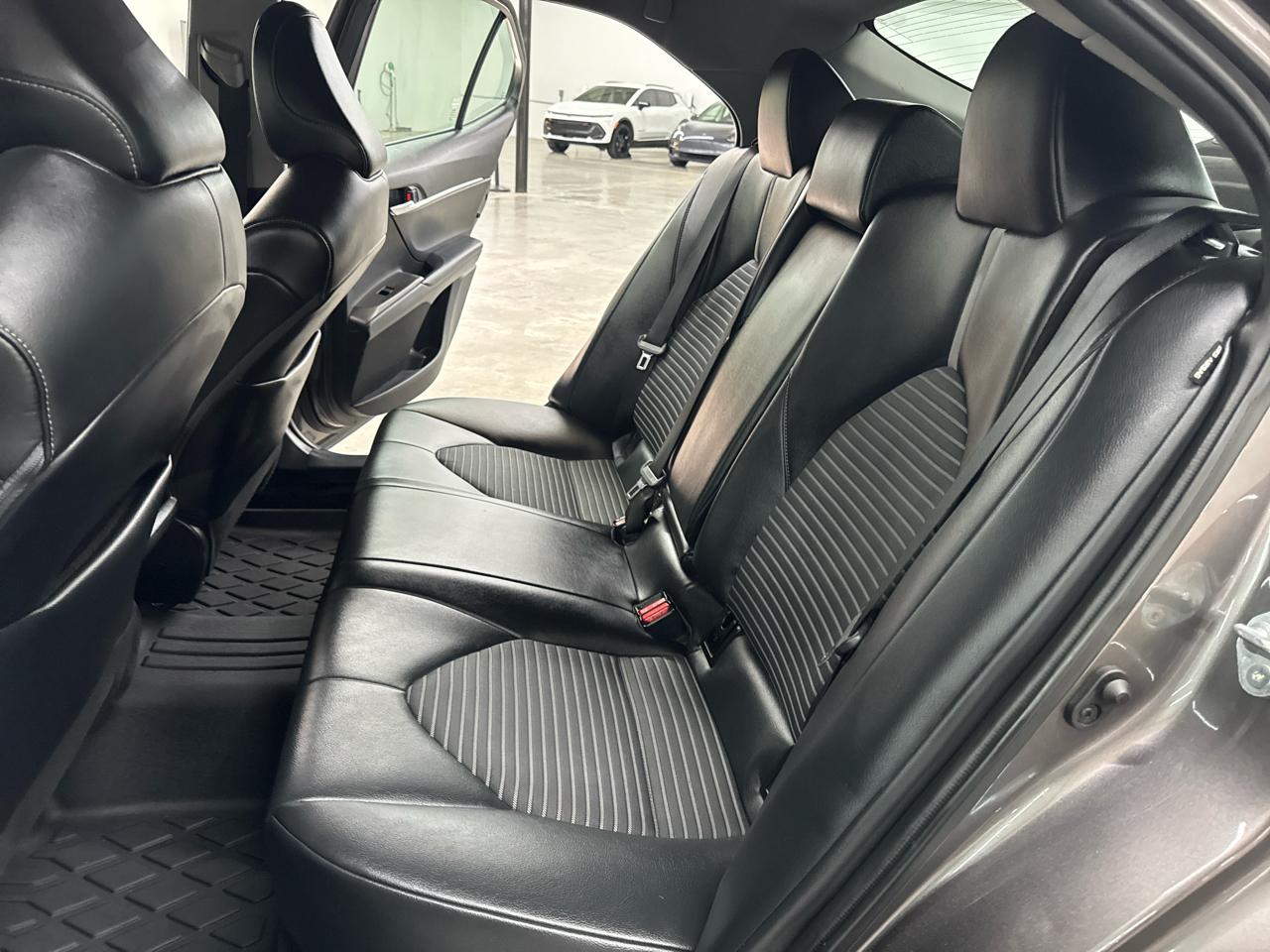 Toyota Camry SE Auto (Natl) 2022