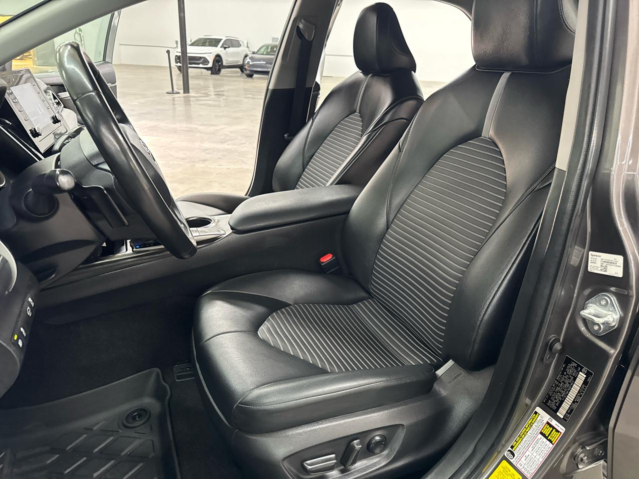 Toyota Camry SE Auto (Natl) 2022