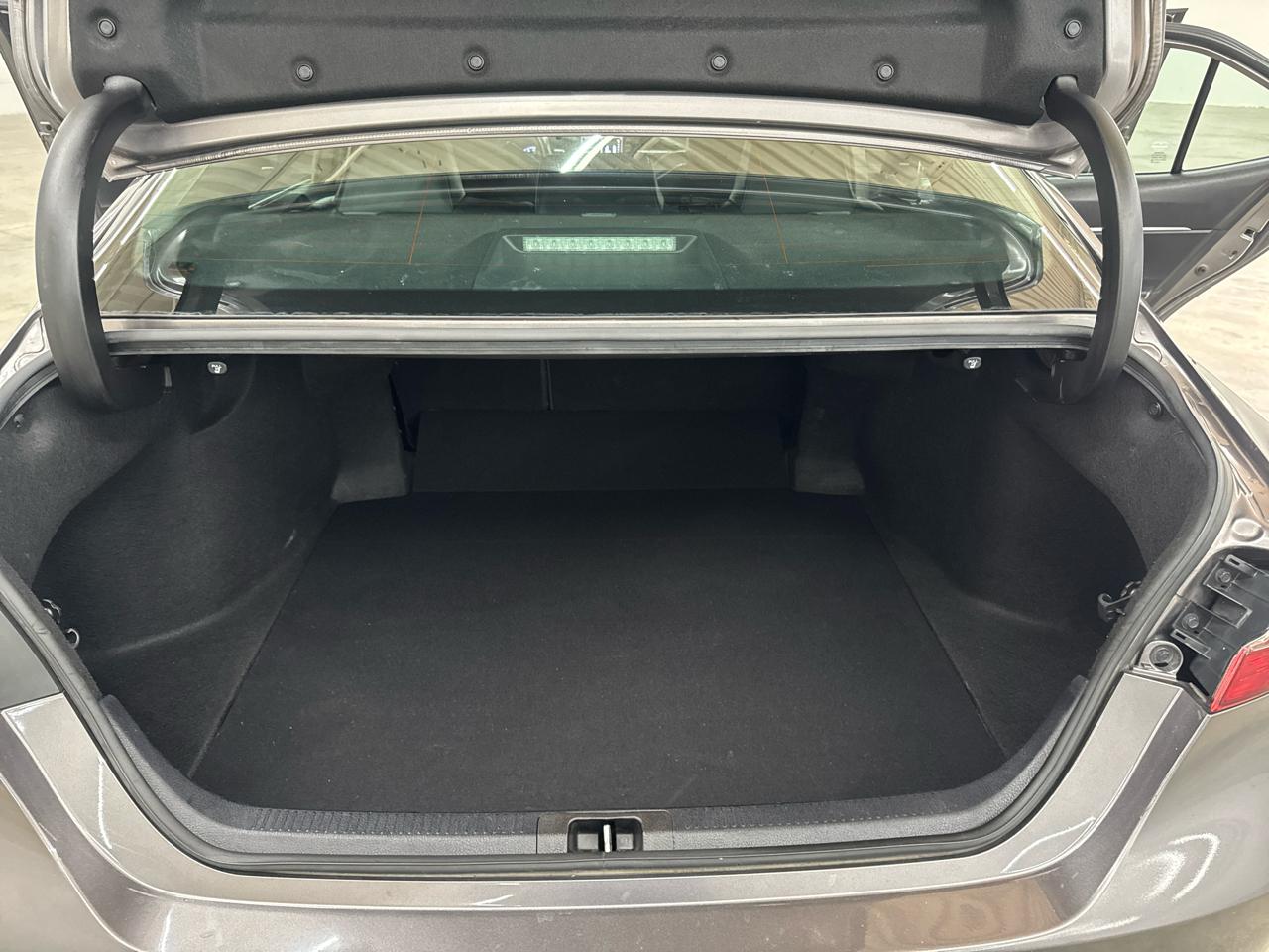 Toyota Camry SE Auto (Natl) 2022