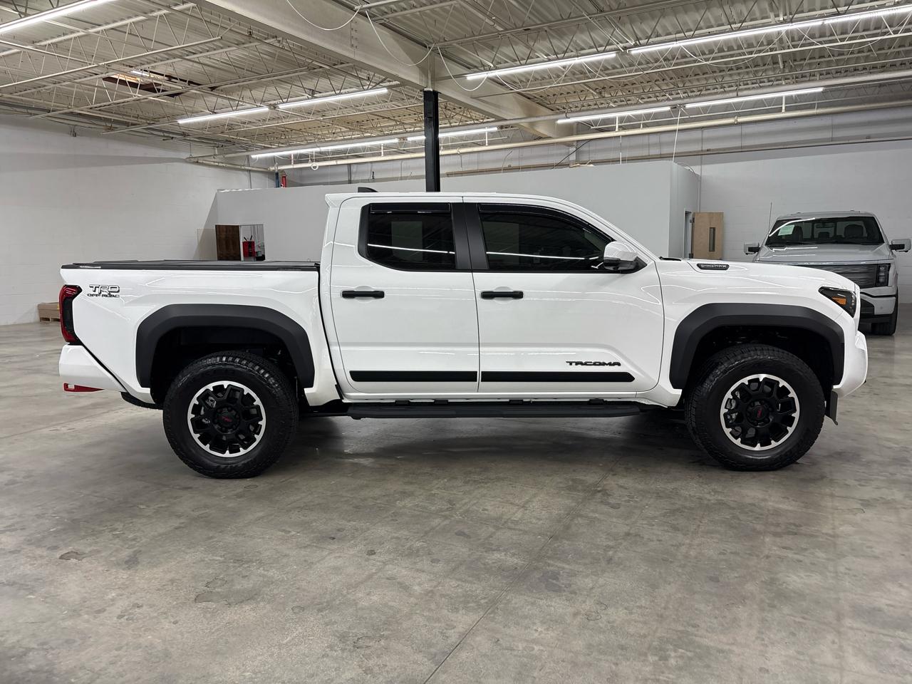 Toyota Tacoma 4WD TRD Off Road Hybrid Double Cab 5' Bed AT (Natl) 2025