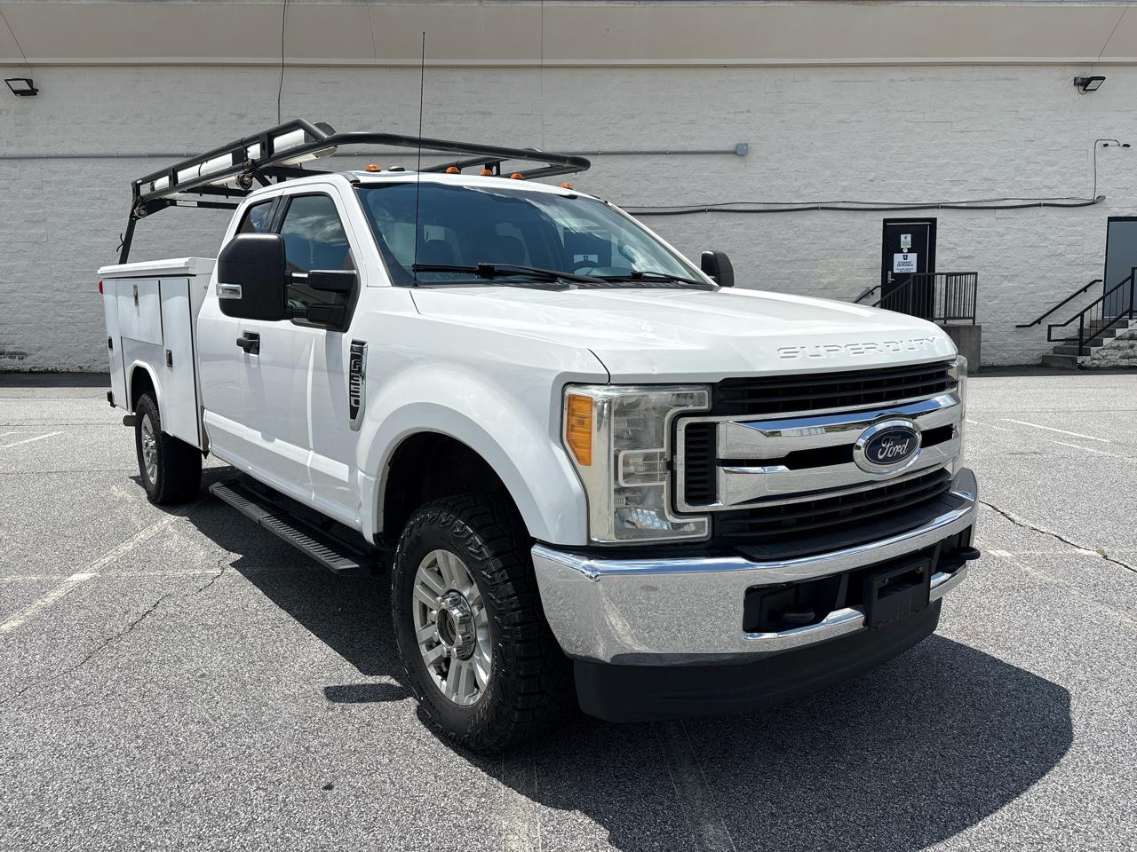 Ford Super Duty F-350 SRW XLT 4WD SuperCab 8' Box 2017
