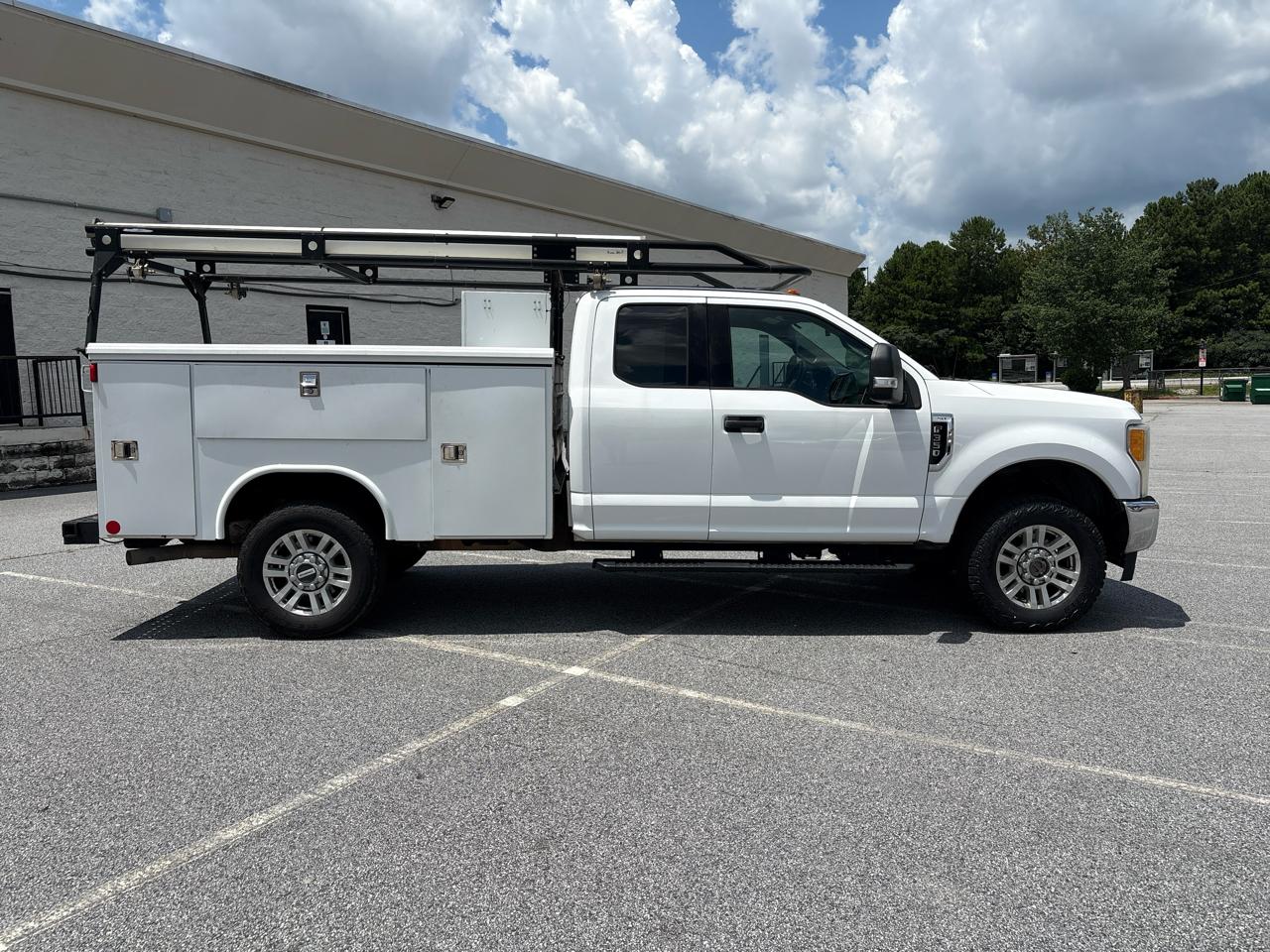 Ford Super Duty F-350 SRW XLT 4WD SuperCab 8' Box 2017