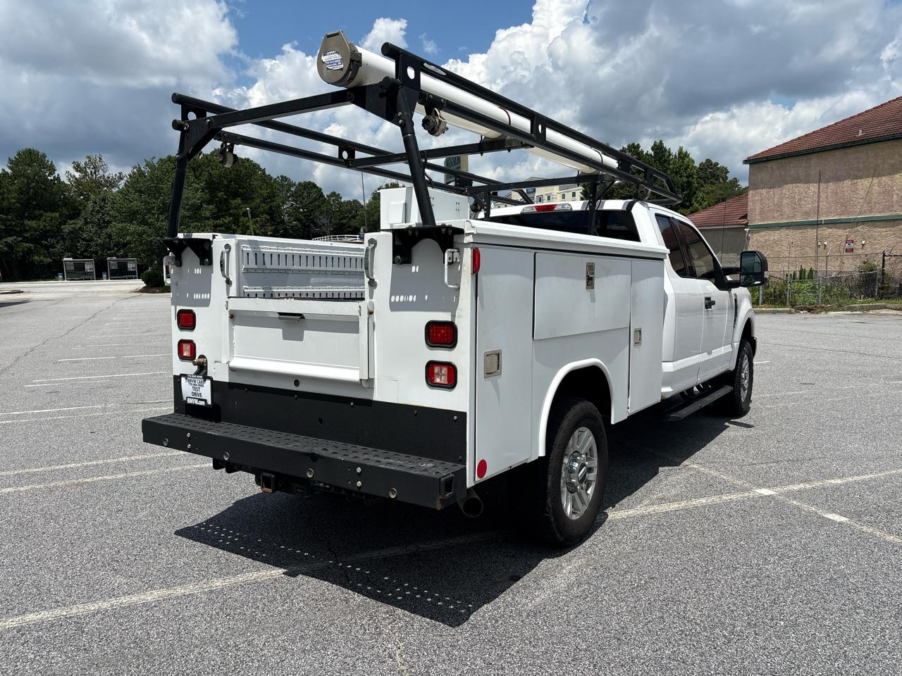 Ford Super Duty F-350 SRW XLT 4WD SuperCab 8' Box 2017