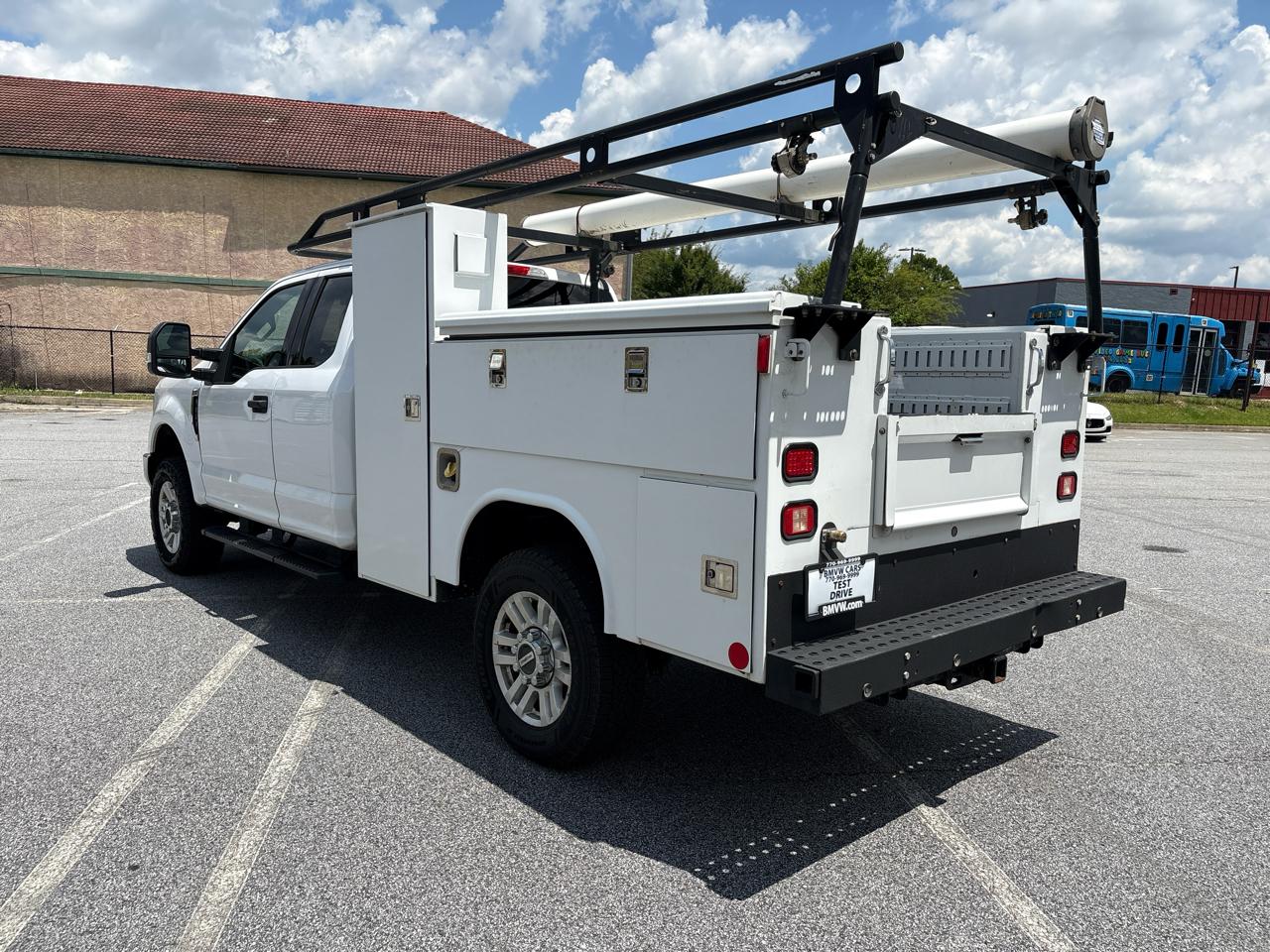 Ford Super Duty F-350 SRW XLT 4WD SuperCab 8' Box 2017
