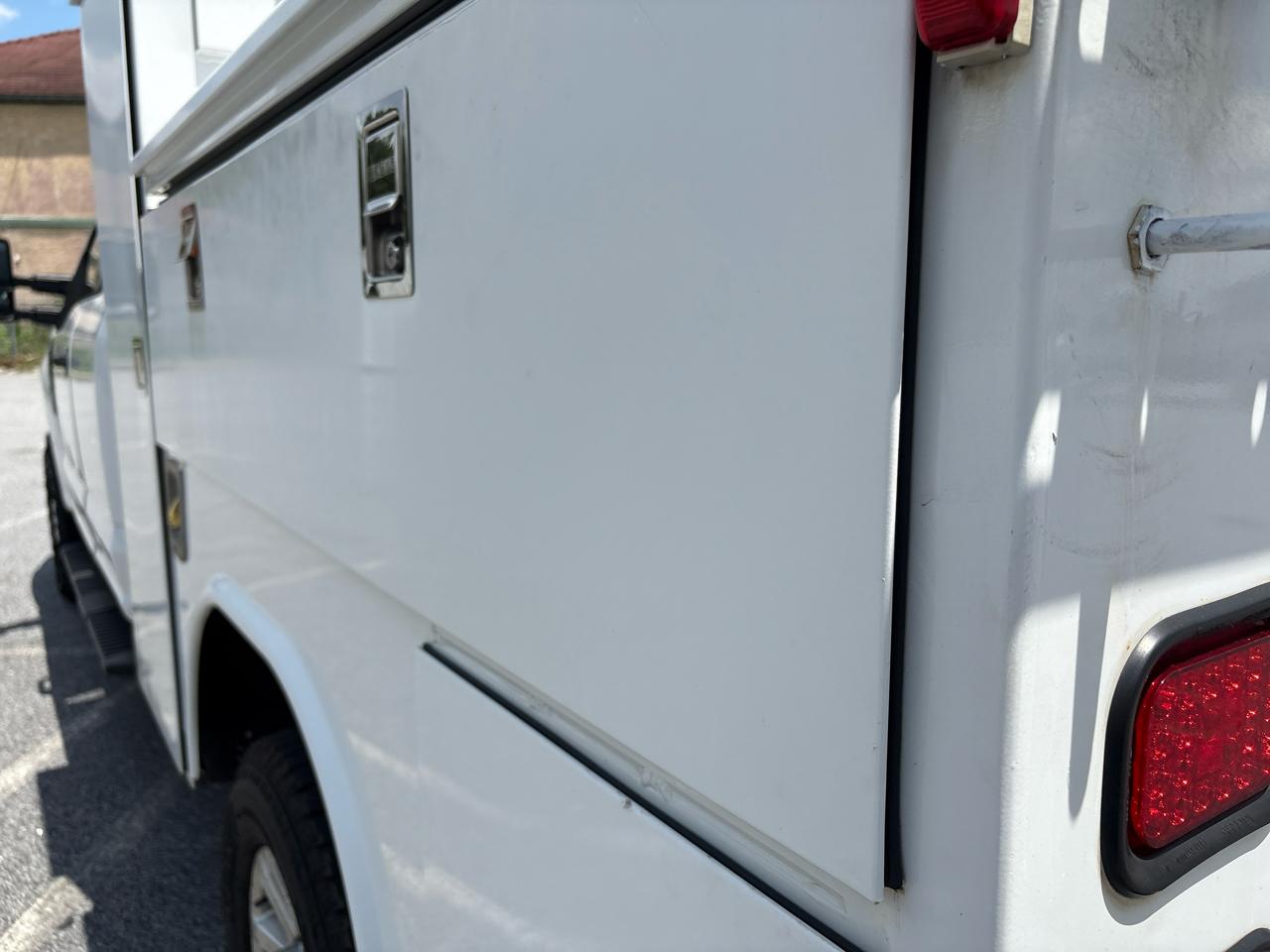 Ford Super Duty F-350 SRW XLT 4WD SuperCab 8' Box 2017