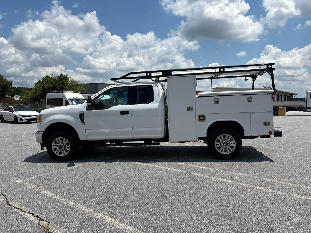 Ford Super Duty F-350 SRW XLT 4WD SuperCab 8' Box 2017