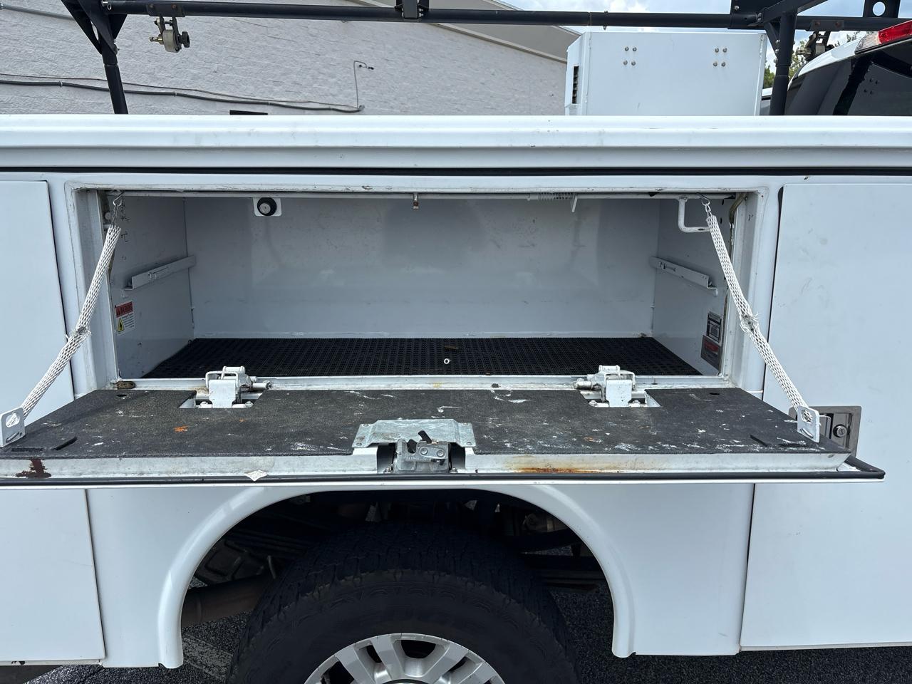 Ford Super Duty F-350 SRW XLT 4WD SuperCab 8' Box 2017