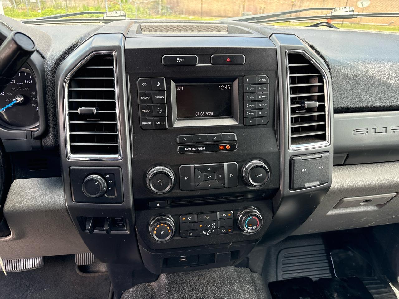 Ford Super Duty F-350 SRW XLT 4WD SuperCab 8' Box 2017
