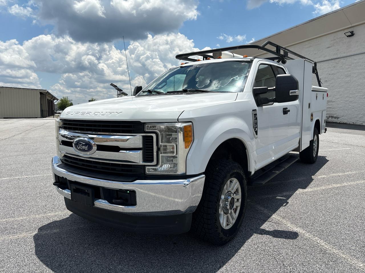2017 Ford Super Duty F-350 SRW XLT 4WD SuperCab 8' Box