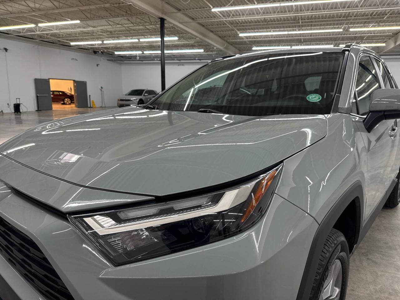 Toyota RAV4 Hybrid XLE AWD (Natl) 2023