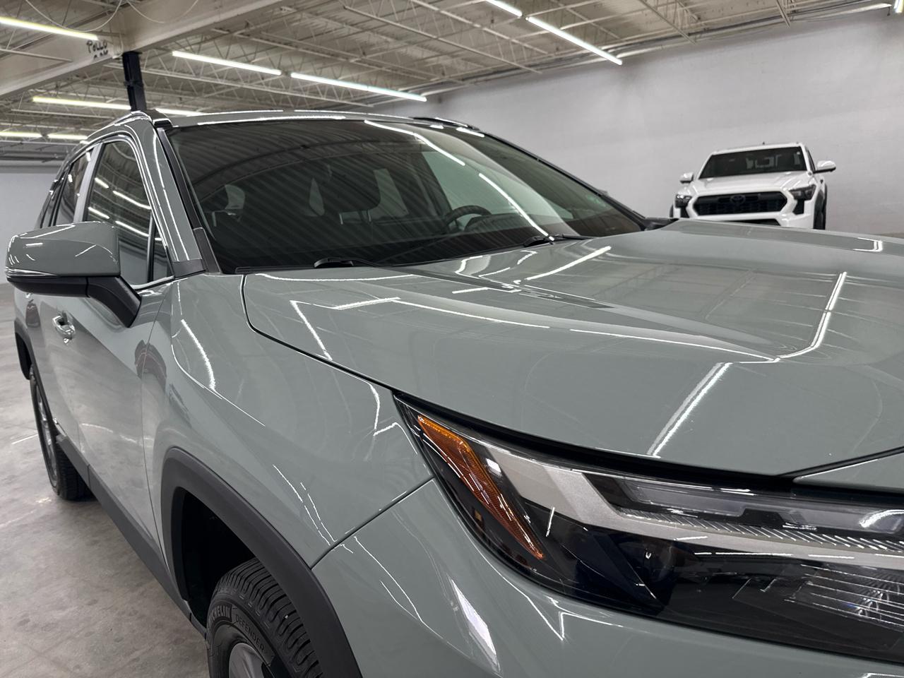 Toyota RAV4 Hybrid XLE AWD (Natl) 2023