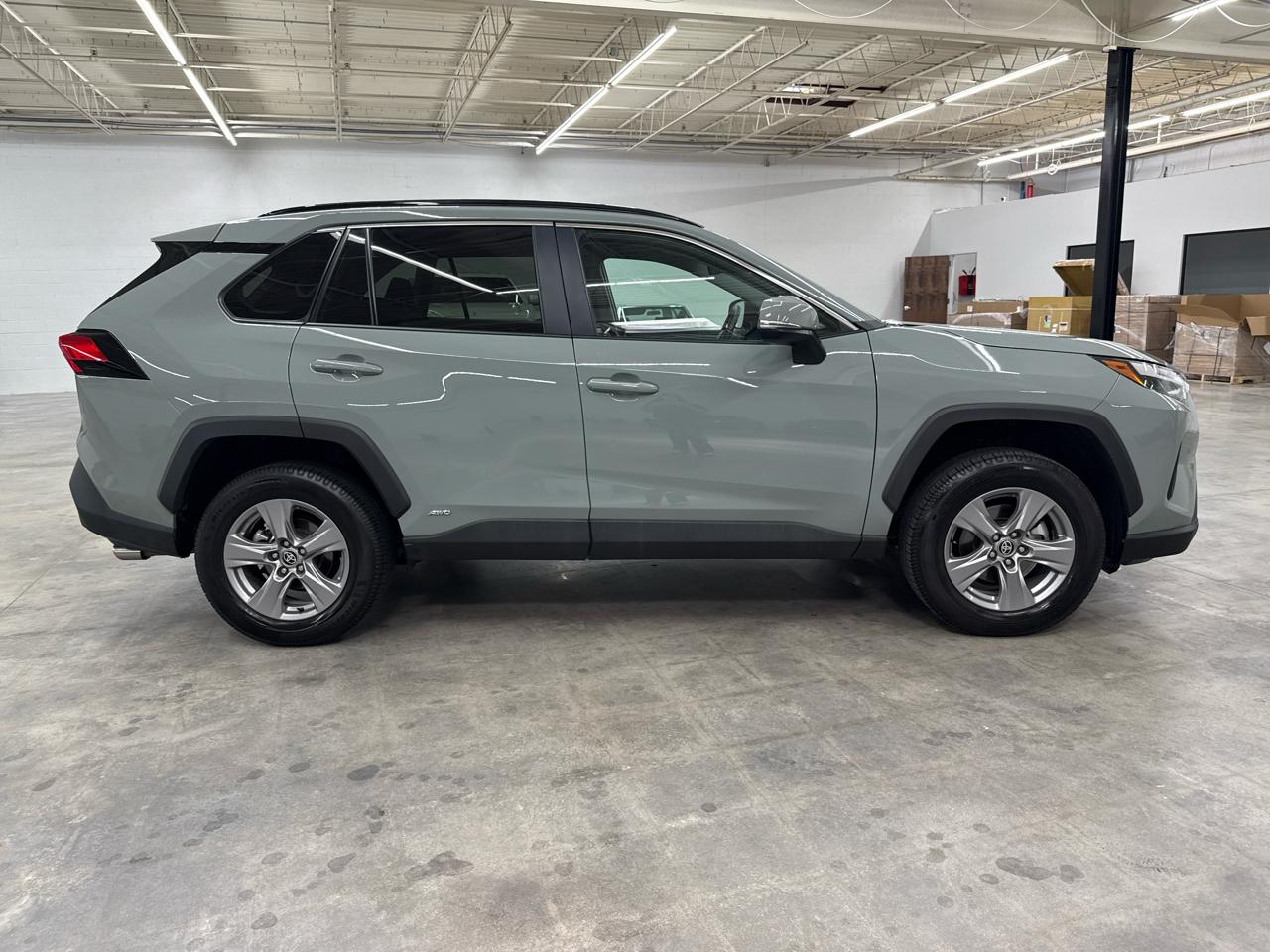 Toyota RAV4 Hybrid XLE AWD (Natl) 2023