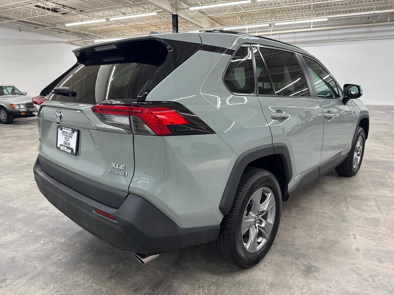 Toyota RAV4 Hybrid XLE AWD (Natl) 2023