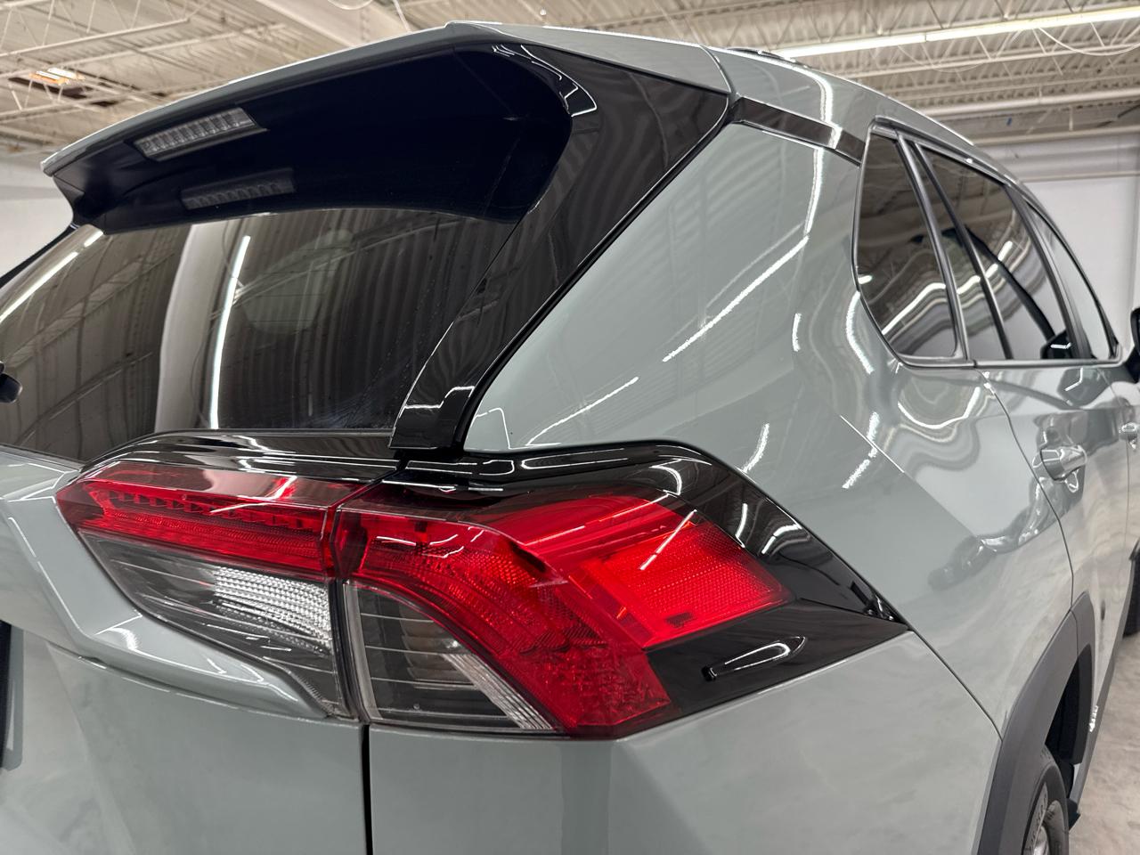 Toyota RAV4 Hybrid XLE AWD (Natl) 2023