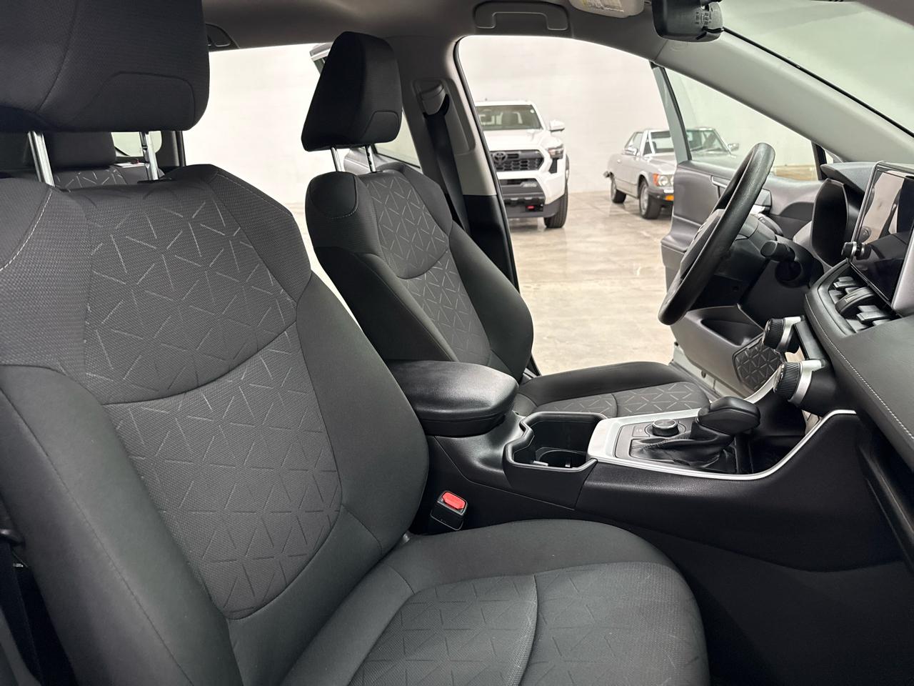 Toyota RAV4 Hybrid XLE AWD (Natl) 2023