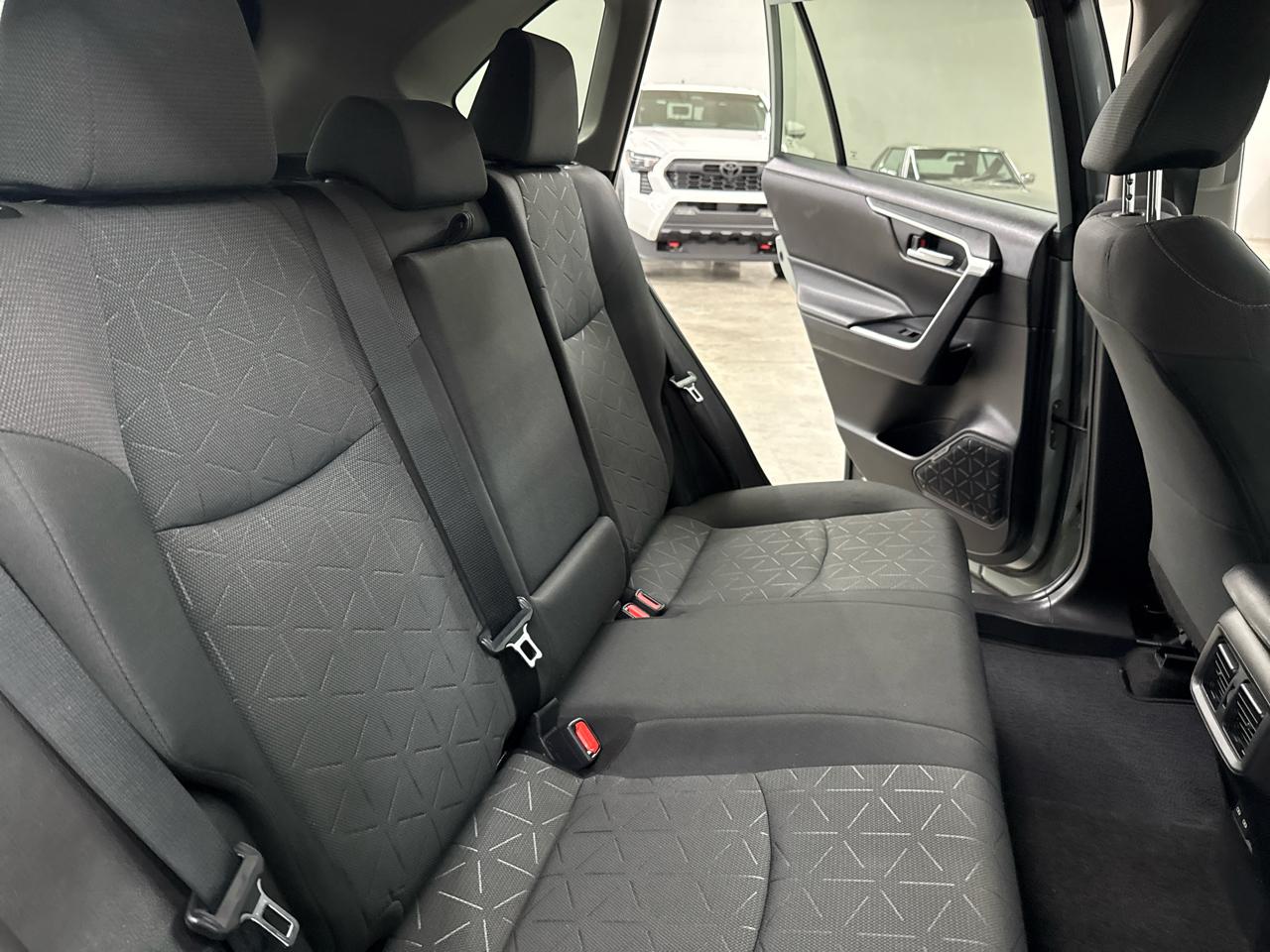 Toyota RAV4 Hybrid XLE AWD (Natl) 2023