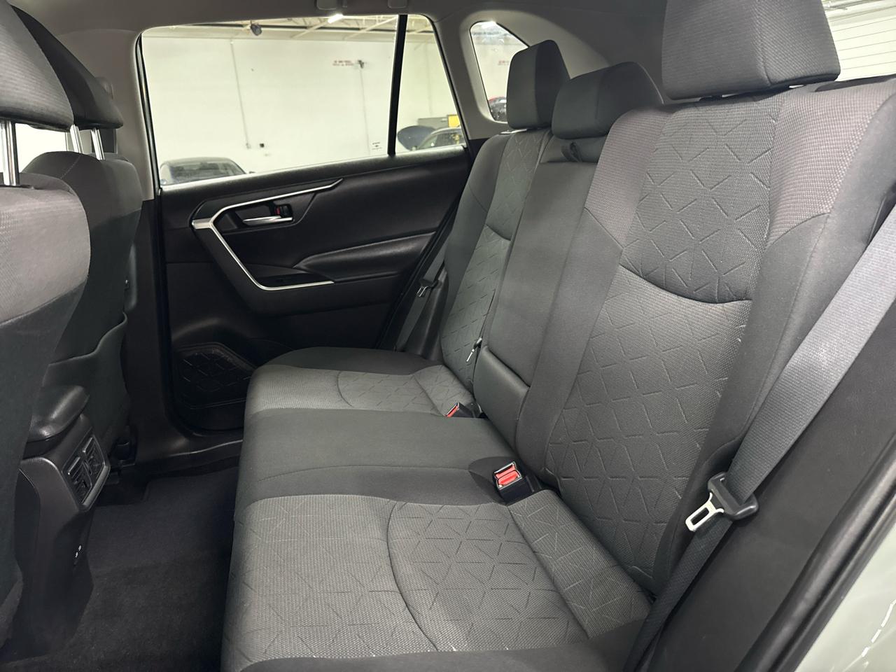 Toyota RAV4 Hybrid XLE AWD (Natl) 2023