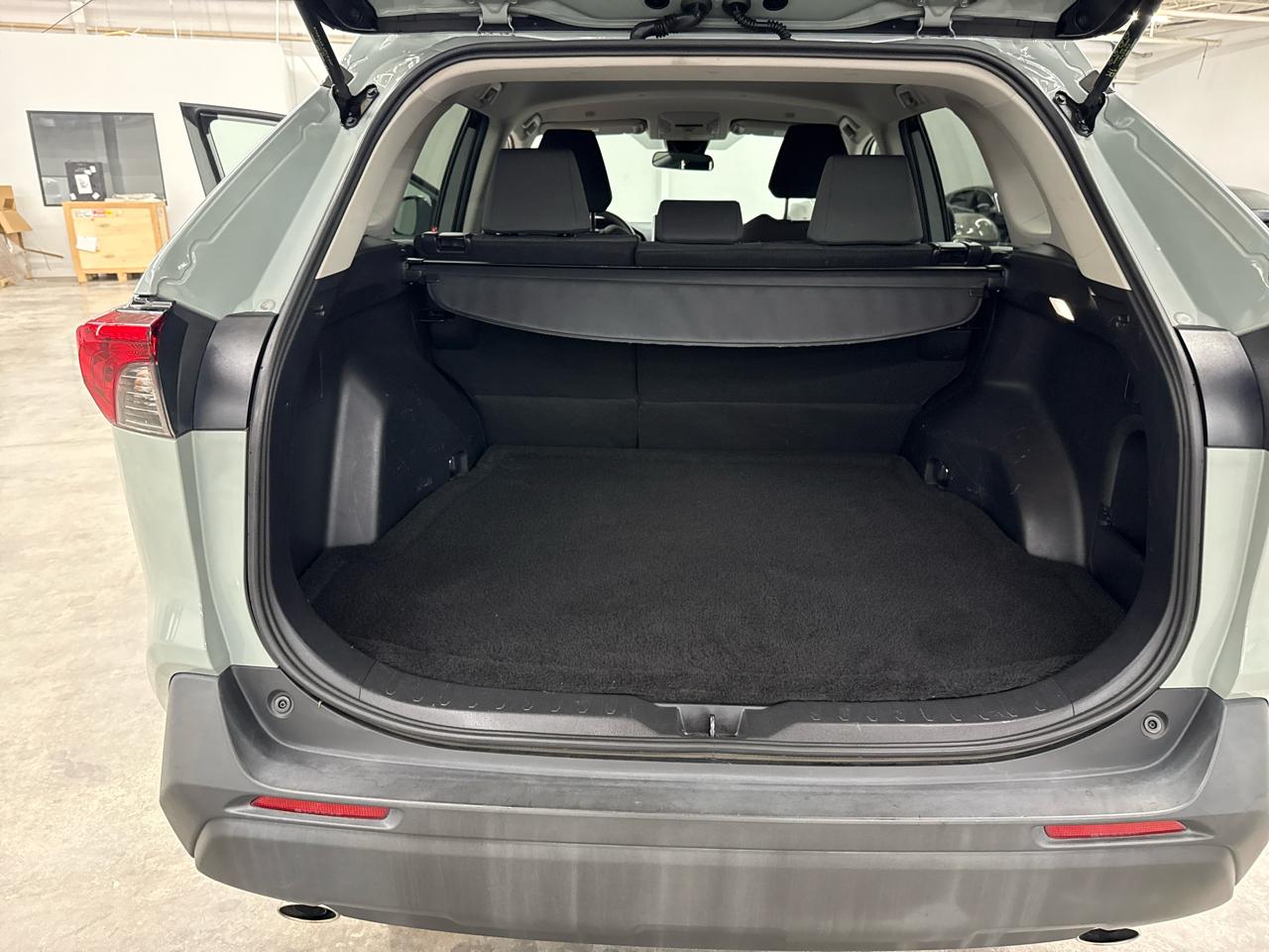 Toyota RAV4 Hybrid XLE AWD (Natl) 2023