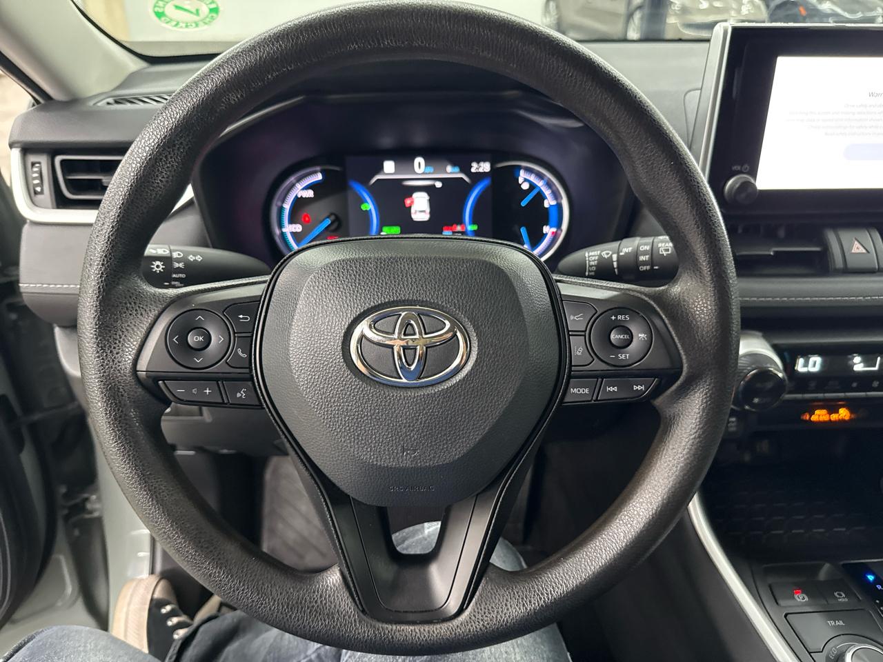 Toyota RAV4 Hybrid XLE AWD (Natl) 2023
