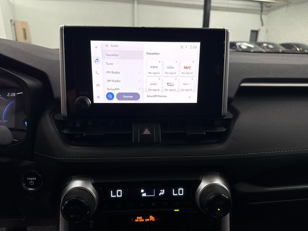 Toyota RAV4 Hybrid XLE AWD (Natl) 2023