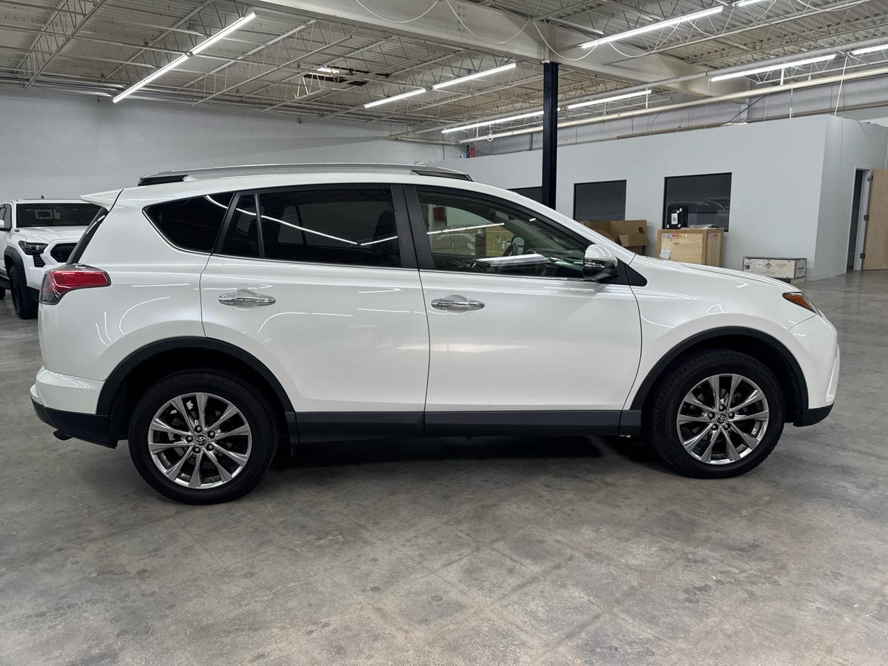 Toyota RAV4 Limited AWD (Natl) 2017
