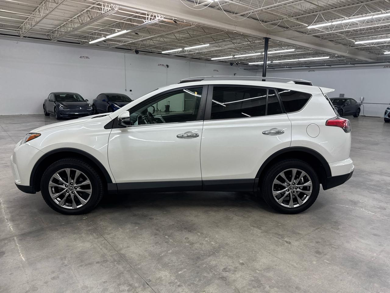 Toyota RAV4 Limited AWD (Natl) 2017
