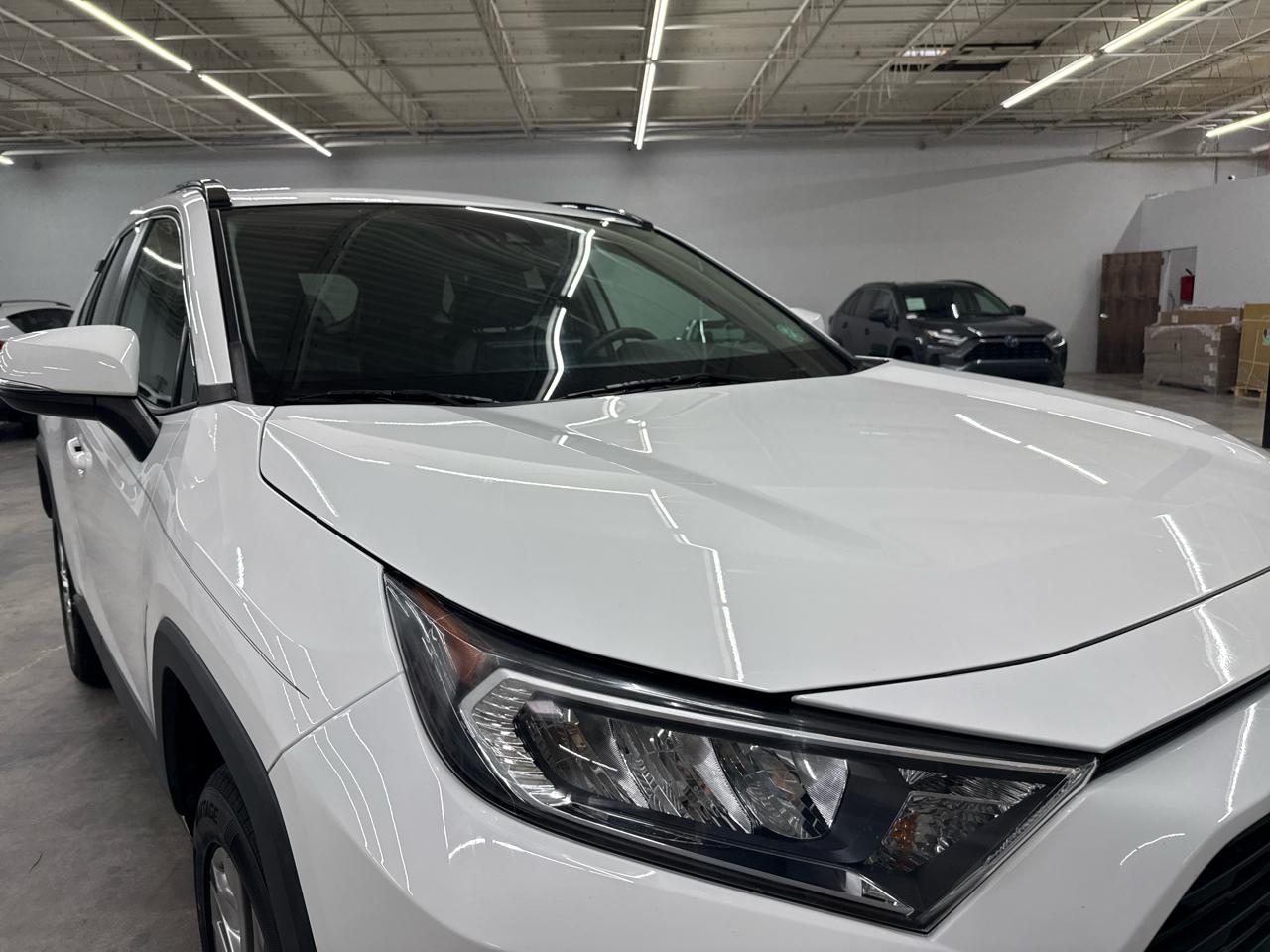 Toyota RAV4 XLE Premium FWD (Natl) 2020